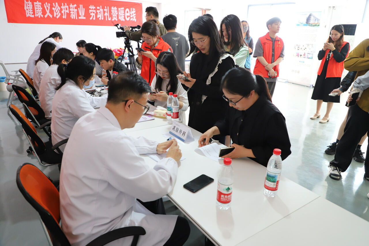 溫嶺 健康義診進(jìn)企業(yè)，貼心服務(wù)暖職工